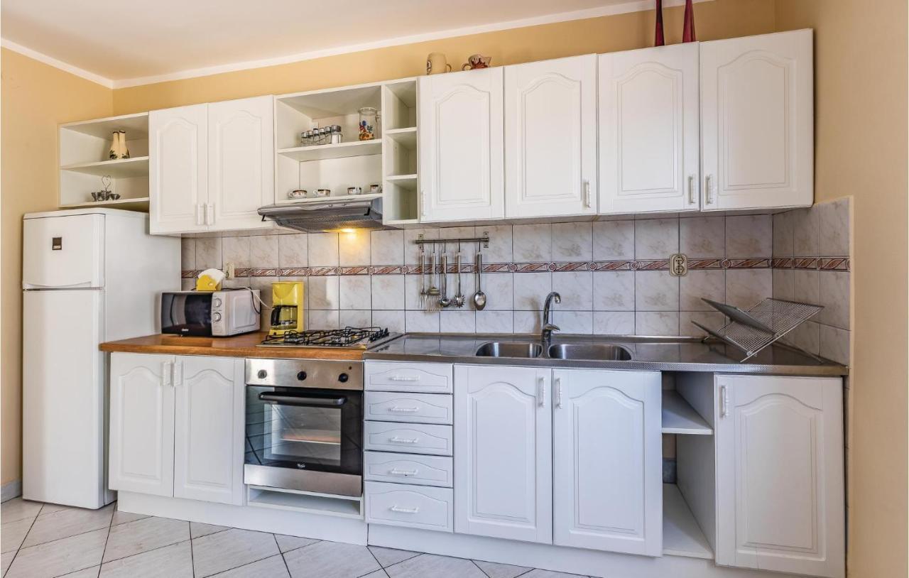 Gorgeous Apartment In Pula With Kitchen 外观 照片