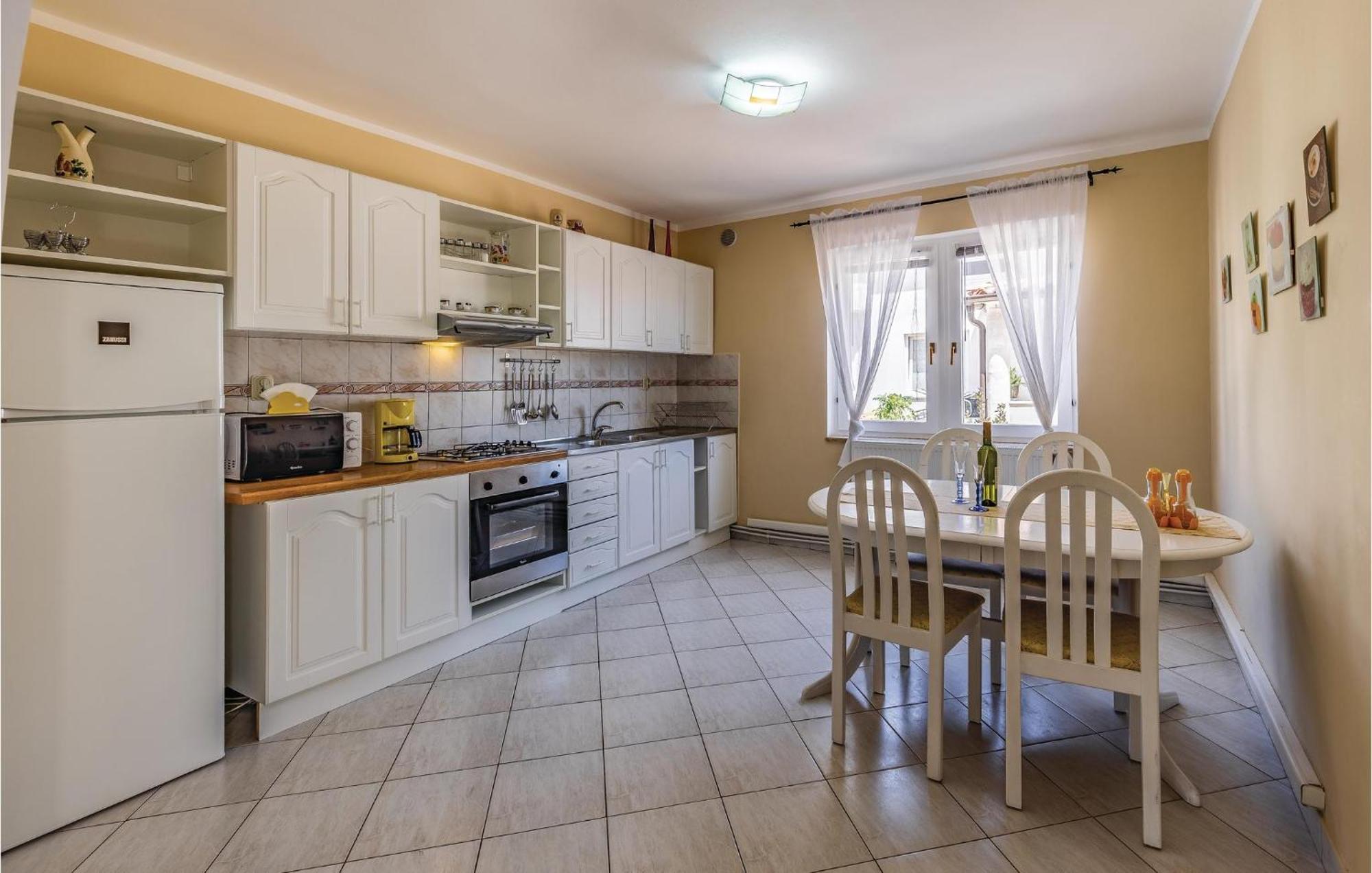 Gorgeous Apartment In Pula With Kitchen 外观 照片