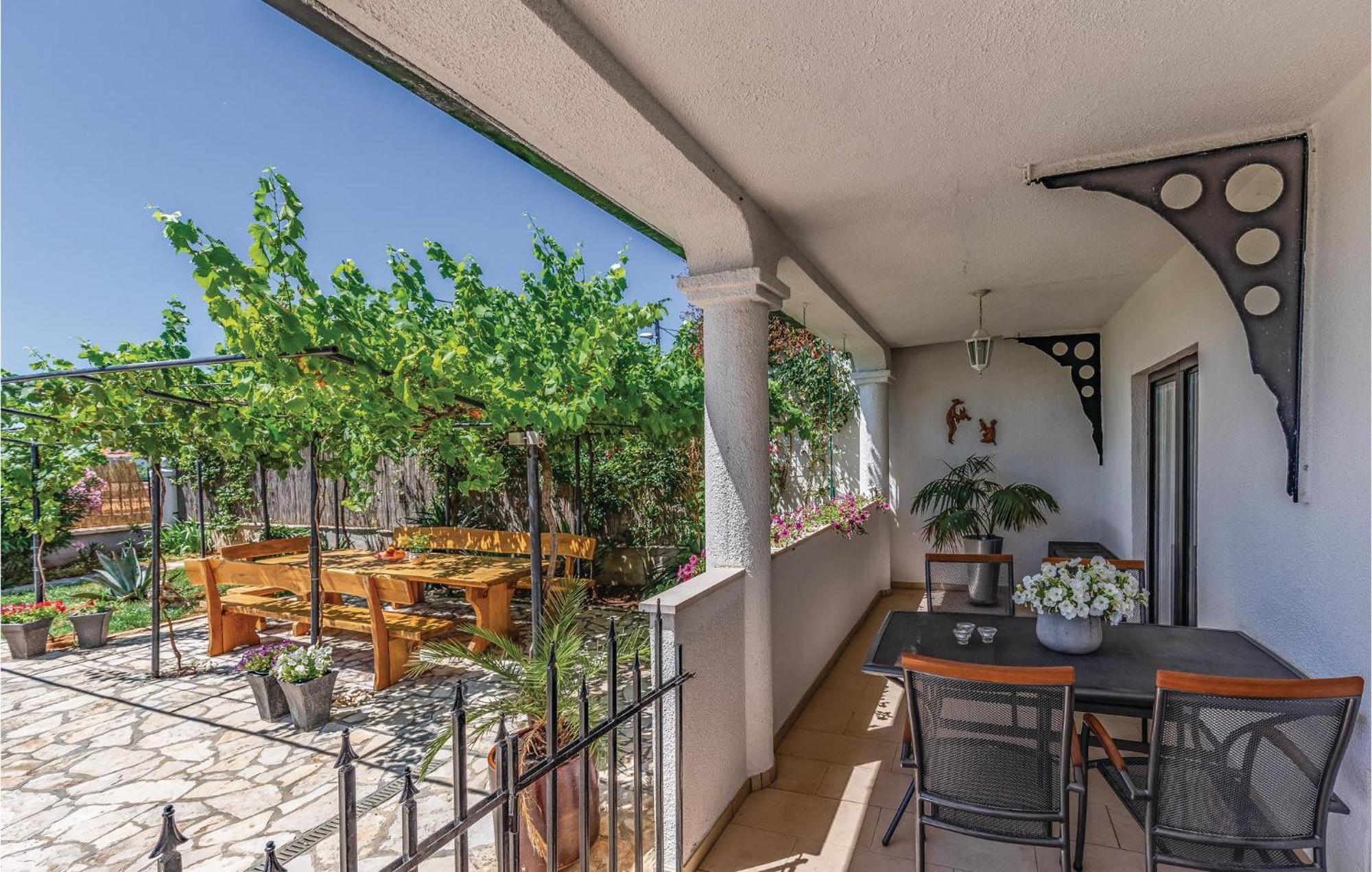 Gorgeous Apartment In Pula With Kitchen 外观 照片