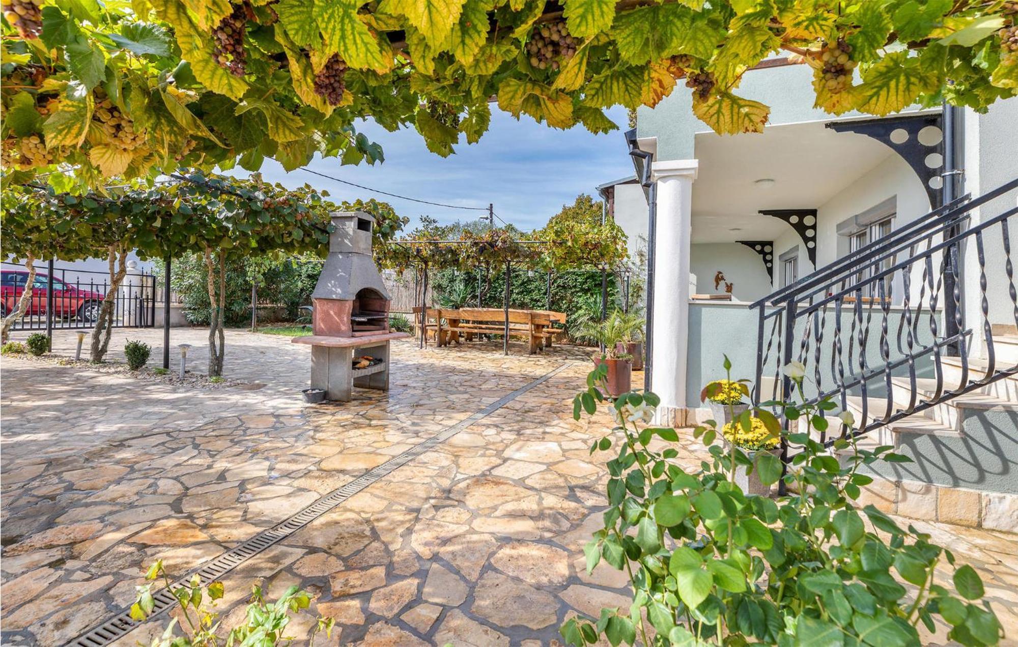 Gorgeous Apartment In Pula With Kitchen 外观 照片