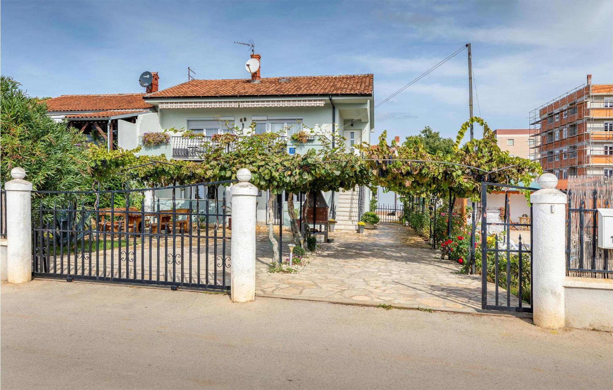 Gorgeous Apartment In Pula With Kitchen 外观 照片