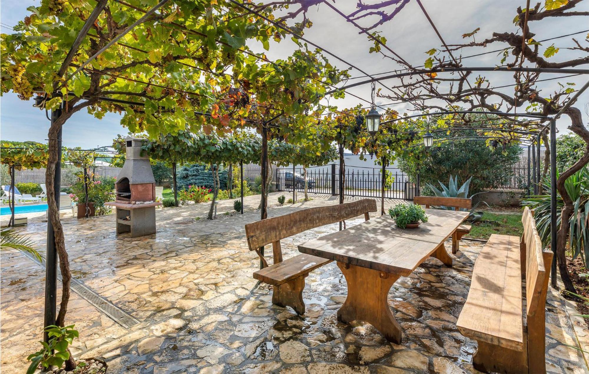 Gorgeous Apartment In Pula With Kitchen 外观 照片